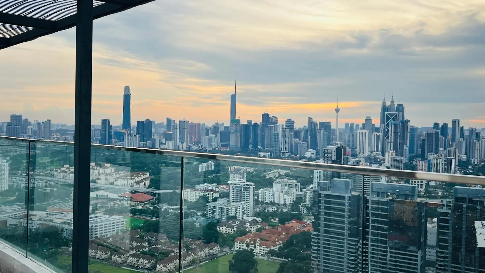 Apartment Rosewood Suites At Reizz Residence Kuala Lumpur Malaysia