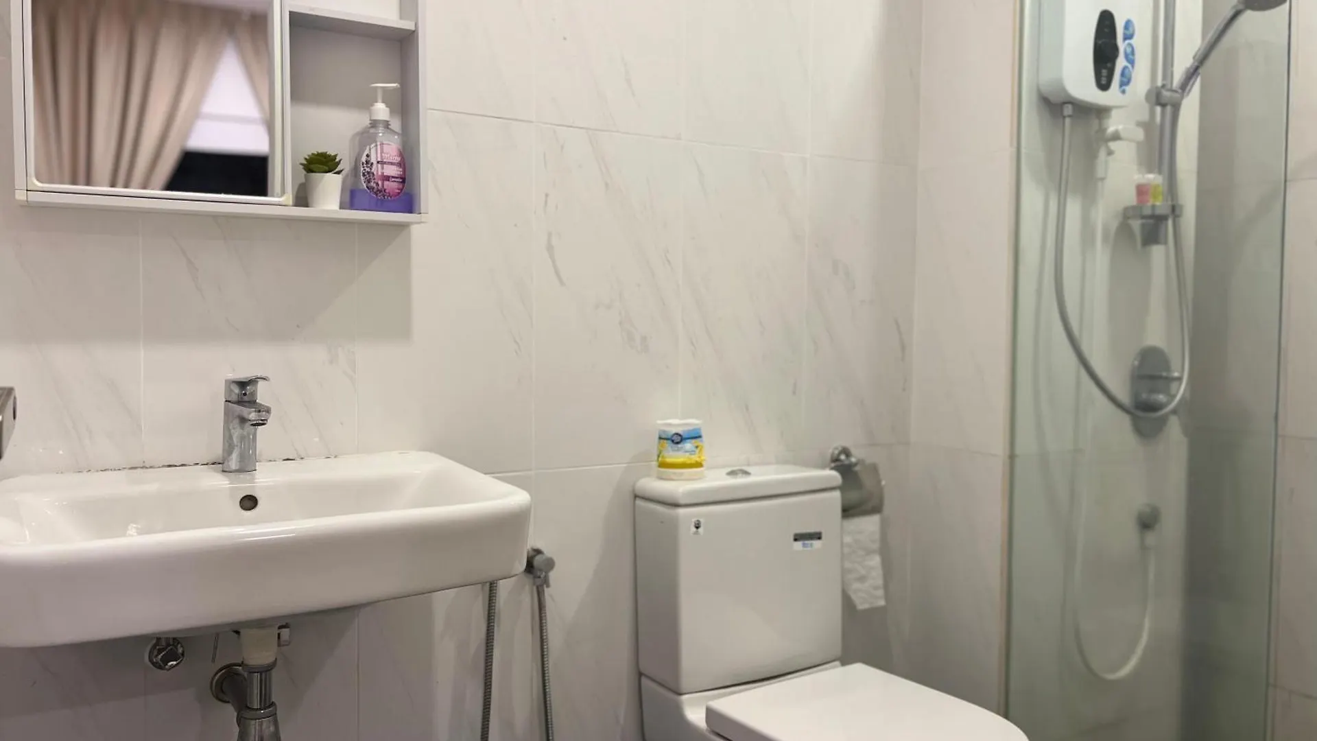 Rosewood Suites At Reizz Residence Kuala Lumpur